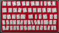 Set di 64 lettere e simboli.