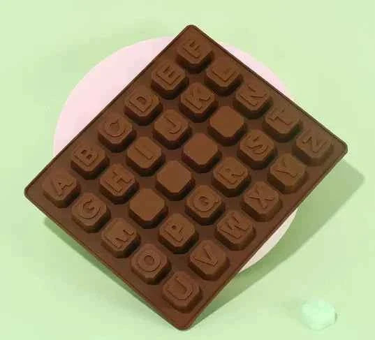 Set di 64 lettere e simboli.