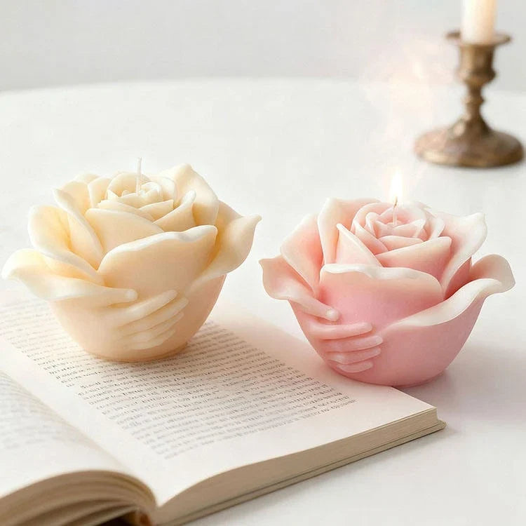 Mano che abbraccia una Rosa. Stampo in silicone anche per Candele e Saponi