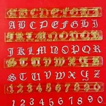 Set di 5 tagliapasta Alfabeto Lettere in plastica rigida.
