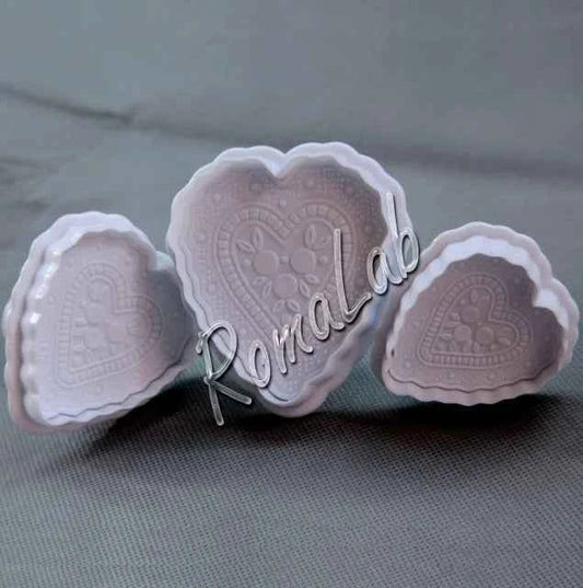 Cuori decorati. Set 3 Stampi espulsione Tagliapasta di varie misure.