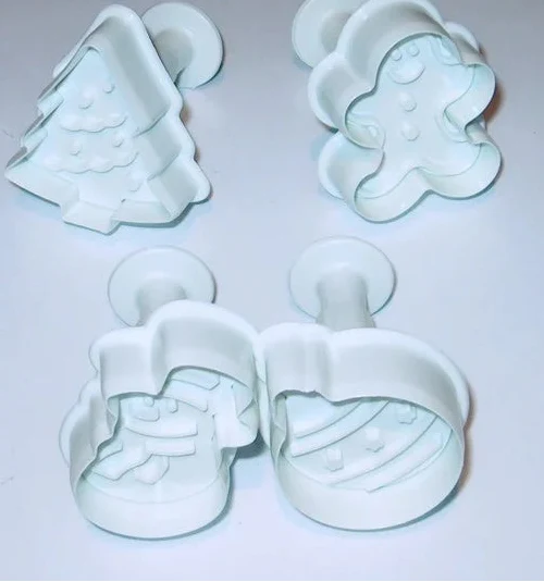 Albero di Natale Biscottino Gingerbread Pupazzo di neve e Pallina dell'albero. Set 4 Stampi espulsione Tagliapasta.