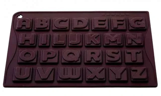 Set di 64 lettere e simboli.