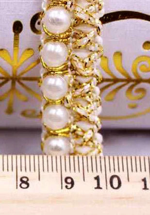 Elegante Filo Perle con ricami dorati