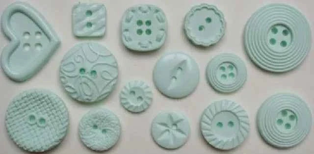 Bottoni in 14 forme decorate. Stampo in silicone.