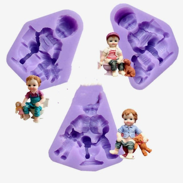 Bambino in Bagno con il Cane. Stampo in silicone