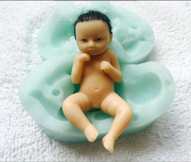 Neonato addormentato. Stampo in silicone