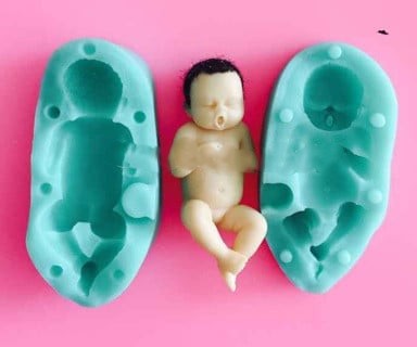 Neonato che sbadiglia. Stampo in silicone