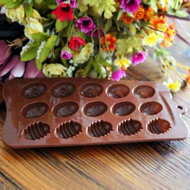 Stampo in silicone per realizzare 15 Ovetti Pasqua decorati