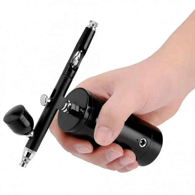 Nero. Aerografo con ricarica USB. Il primo Portatile con Compressore e Batteria integrata!!