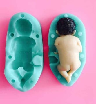 Neonato che sbadiglia. Stampo in silicone