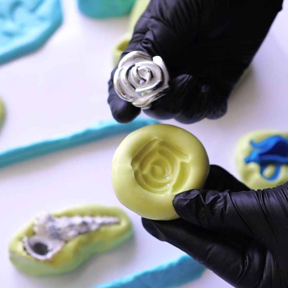 PA-890 – Silicone modellabile a presa rapida per stampi e calchi di precisione