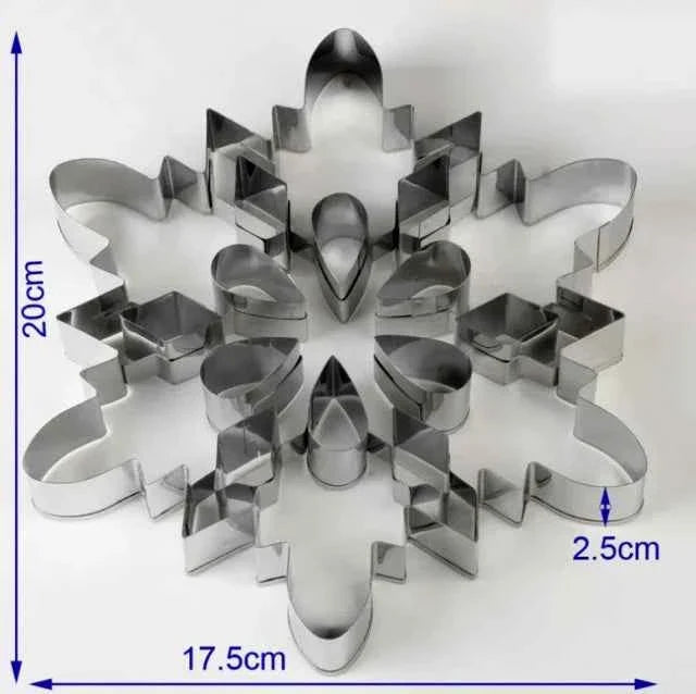 Stampo Natale con 12 forme. Fiocco di neve, Babbo Natale, Cappello, GingerBread e Pupazzo di neve