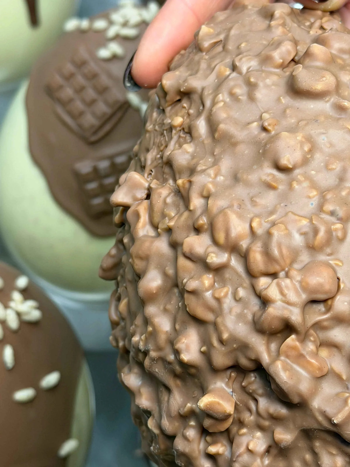 Uovo di Pasqua Nocciolato al latte, con golosa sorpresa
