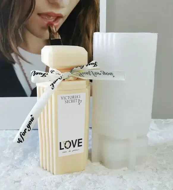 Stampo Profumo Logo Griffe Victoria Secret Love in silicone di 12.5 cm. Stampo.